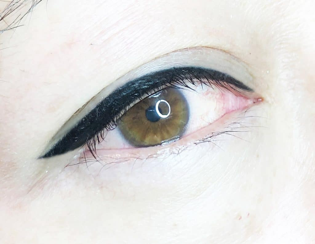 attraitsbeaute eyeliner